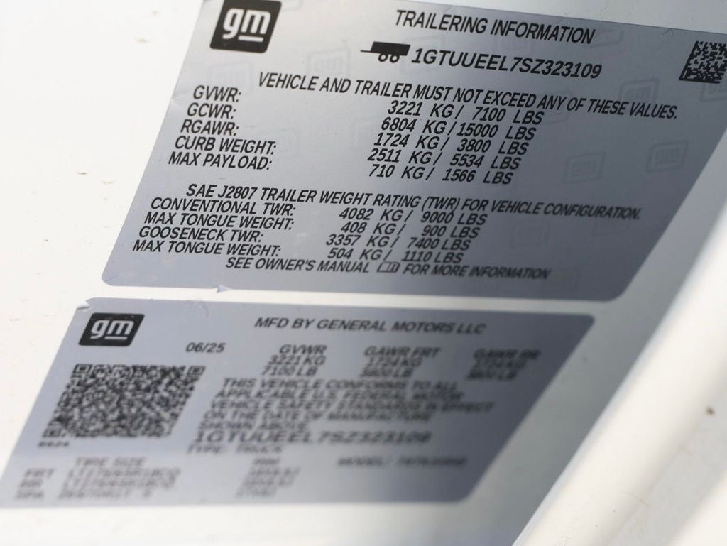 2025 GMC Sierra 1500 AT4