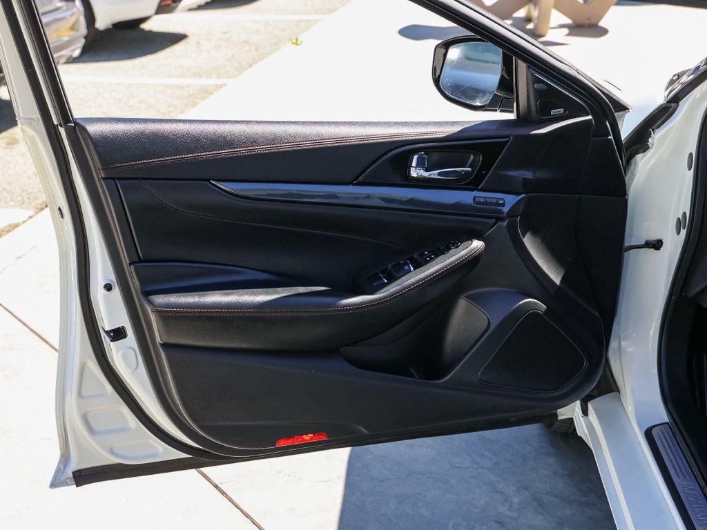 2023 Nissan Maxima SR