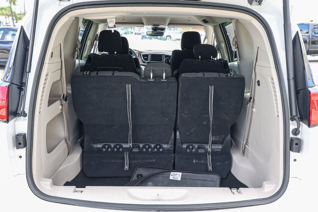 2024 Chrysler Voyager LX