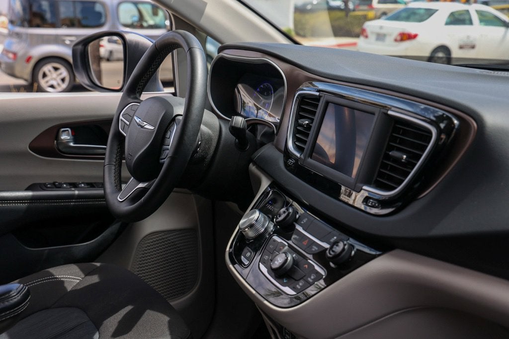 2024 Chrysler Voyager LX