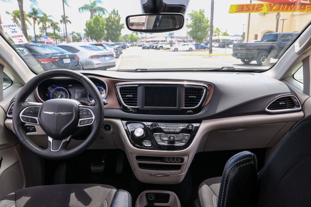 2024 Chrysler Voyager LX