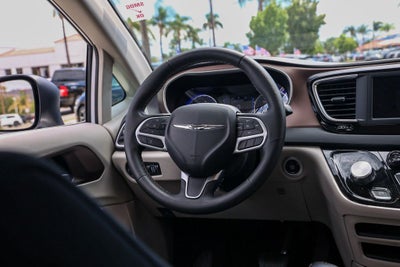 2024 Chrysler Voyager LX