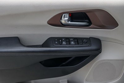 2024 Chrysler Voyager LX