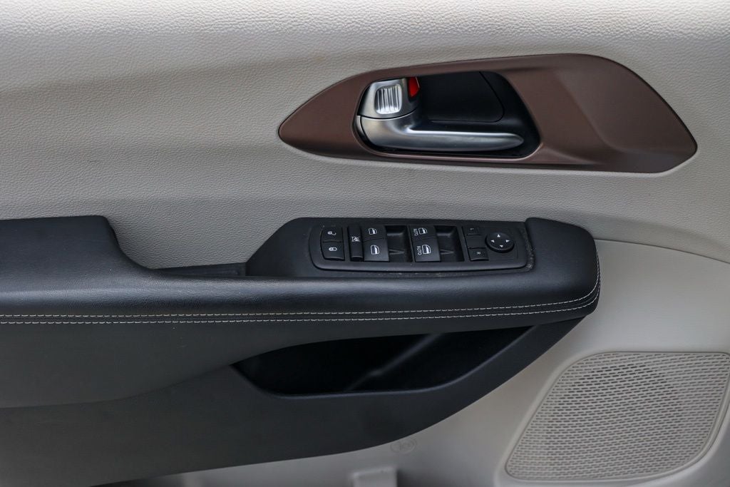 2024 Chrysler Voyager LX