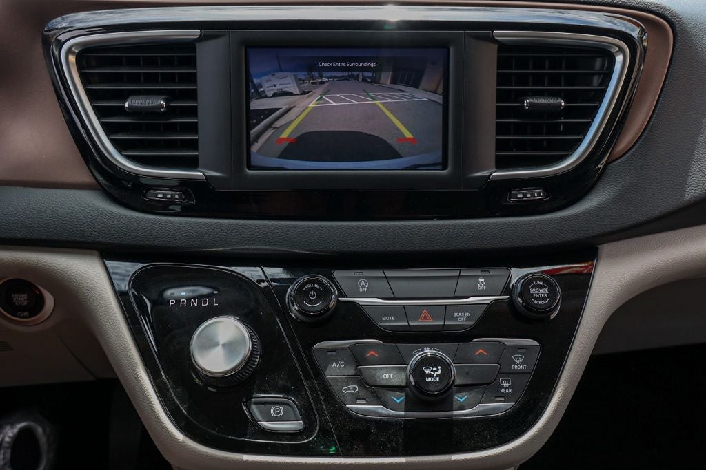 2024 Chrysler Voyager LX