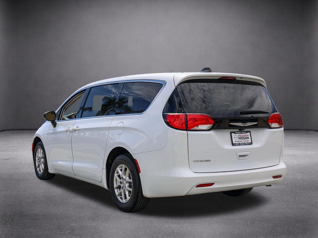 2024 Chrysler Voyager LX