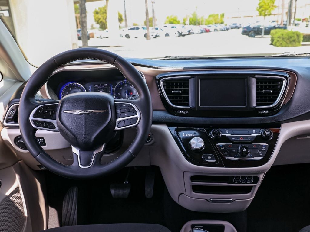 2023 Chrysler Voyager LX