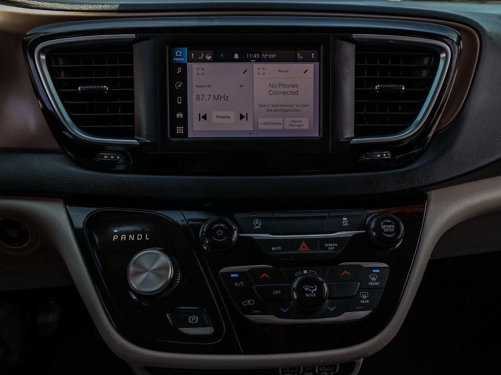 2023 Chrysler Voyager LX