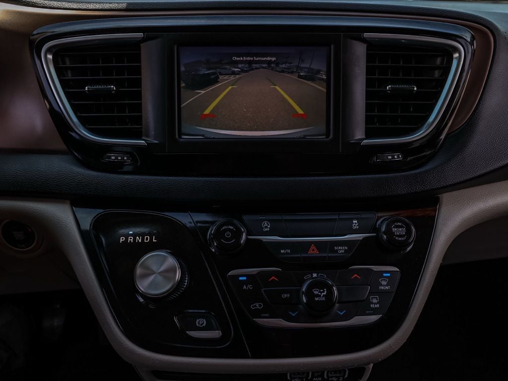 2023 Chrysler Voyager LX