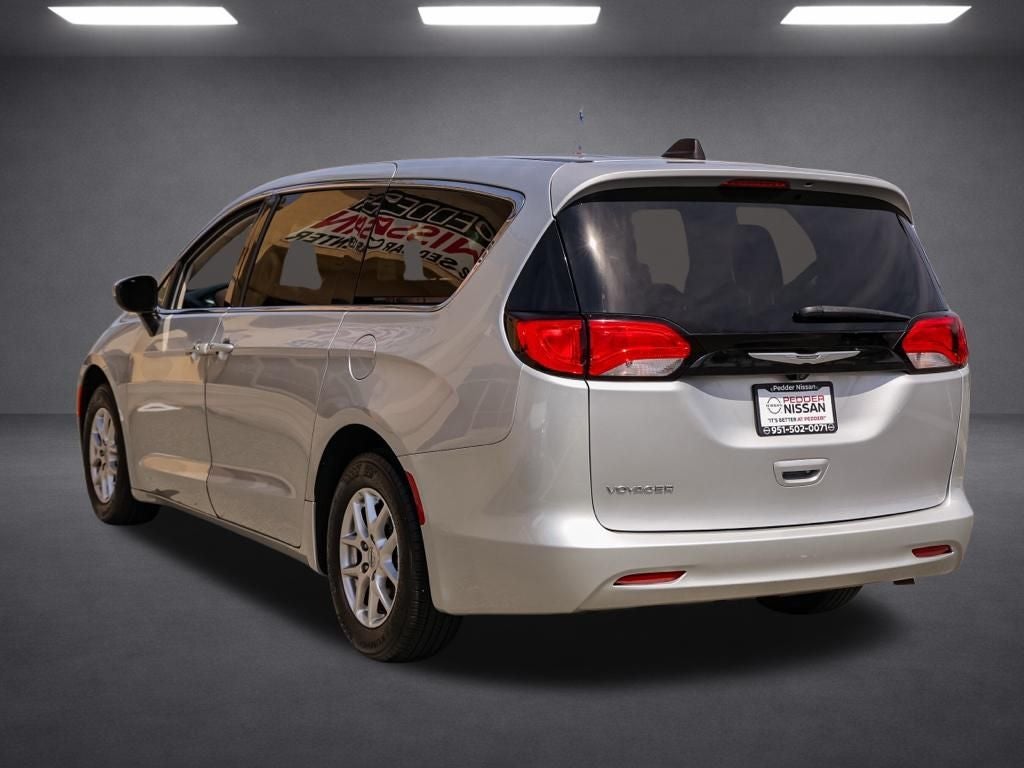 2023 Chrysler Voyager LX