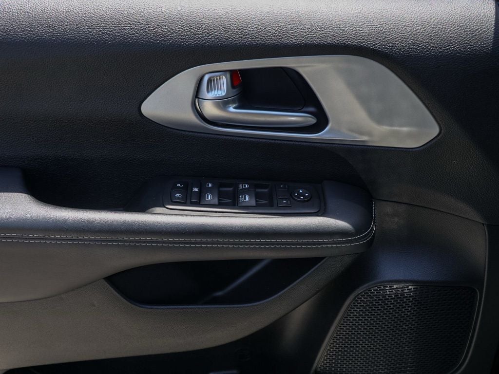 2024 Chrysler Pacifica Touring