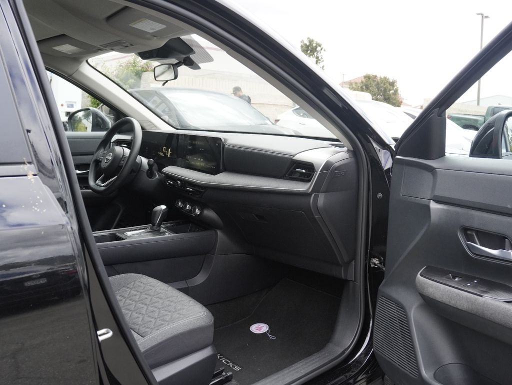 2025 Nissan Kicks SV