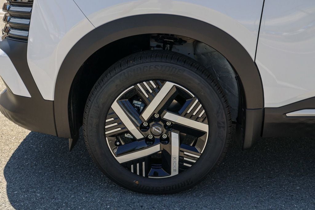 2027 Nissan Kicks SV