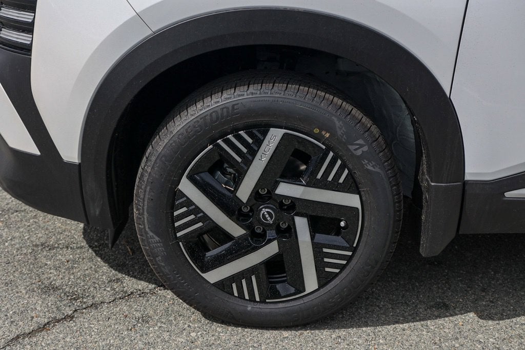 2027 Nissan Kicks SV