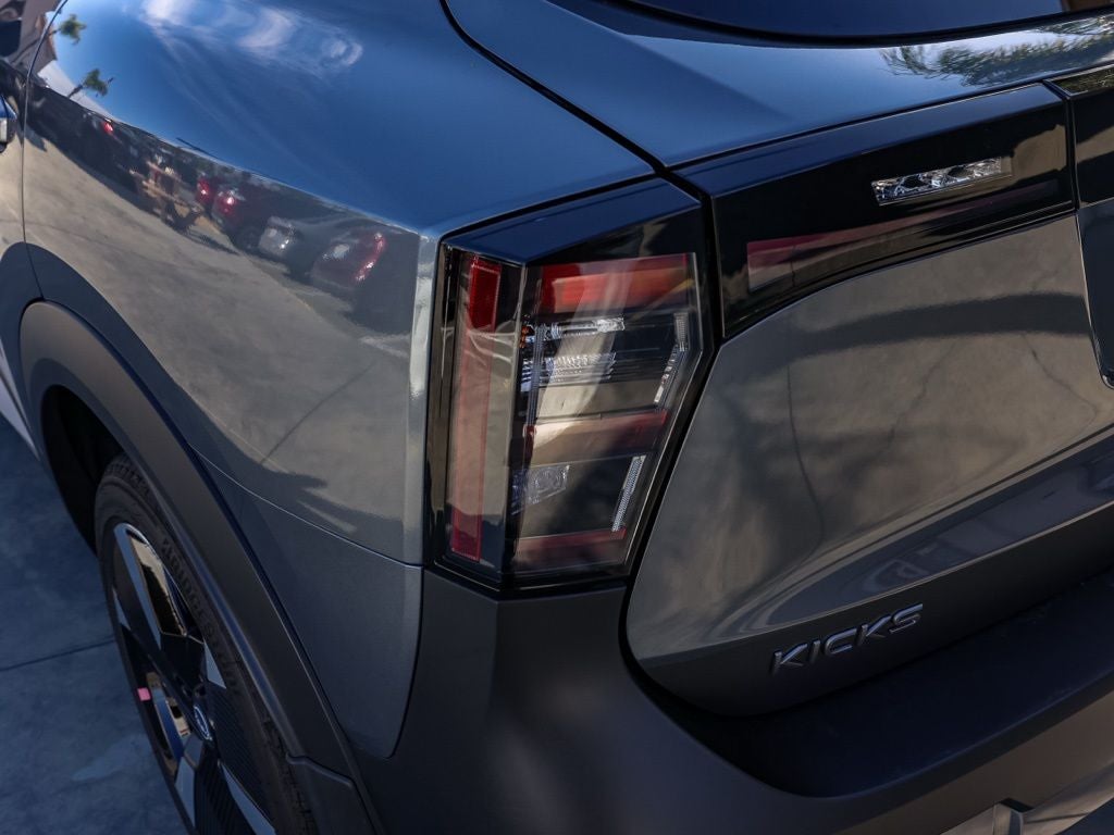 2025 Nissan Kicks SR