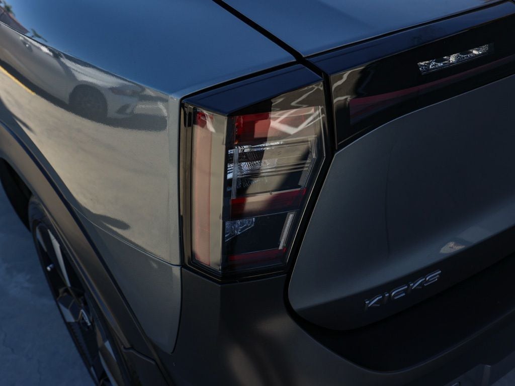 2025 Nissan Kicks SR