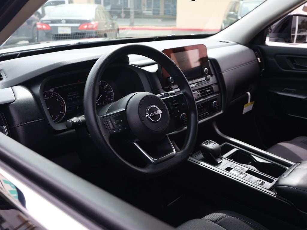 2025 Nissan Pathfinder S