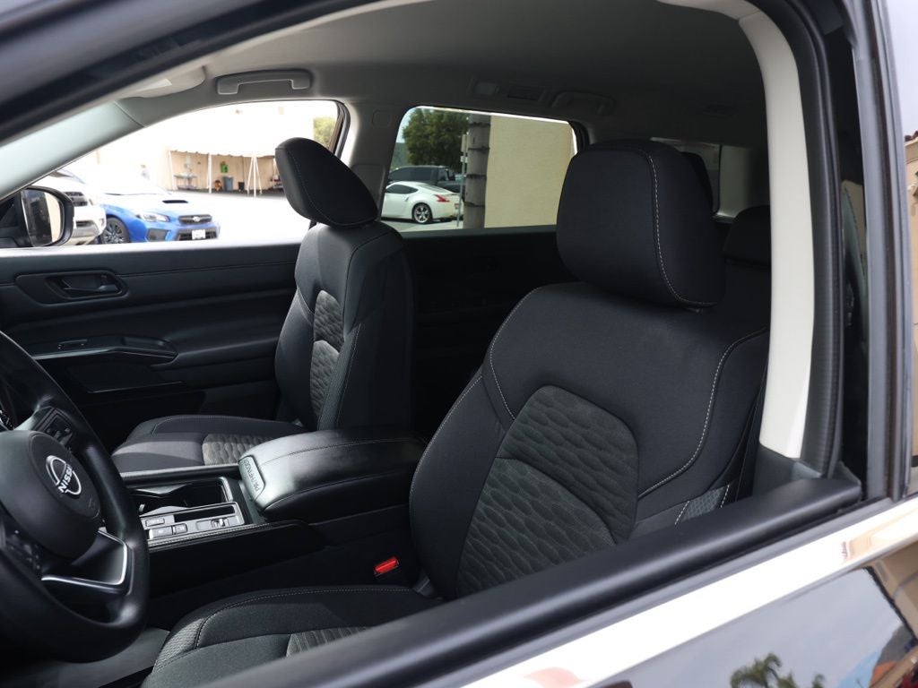 2025 Nissan Pathfinder S