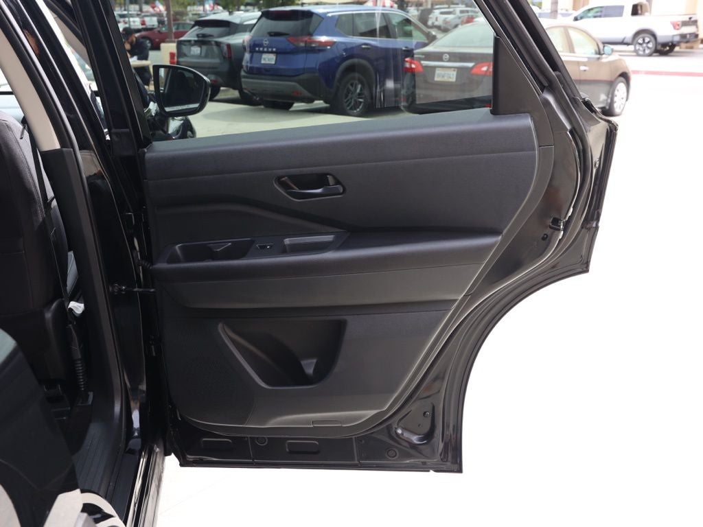 2025 Nissan Pathfinder S