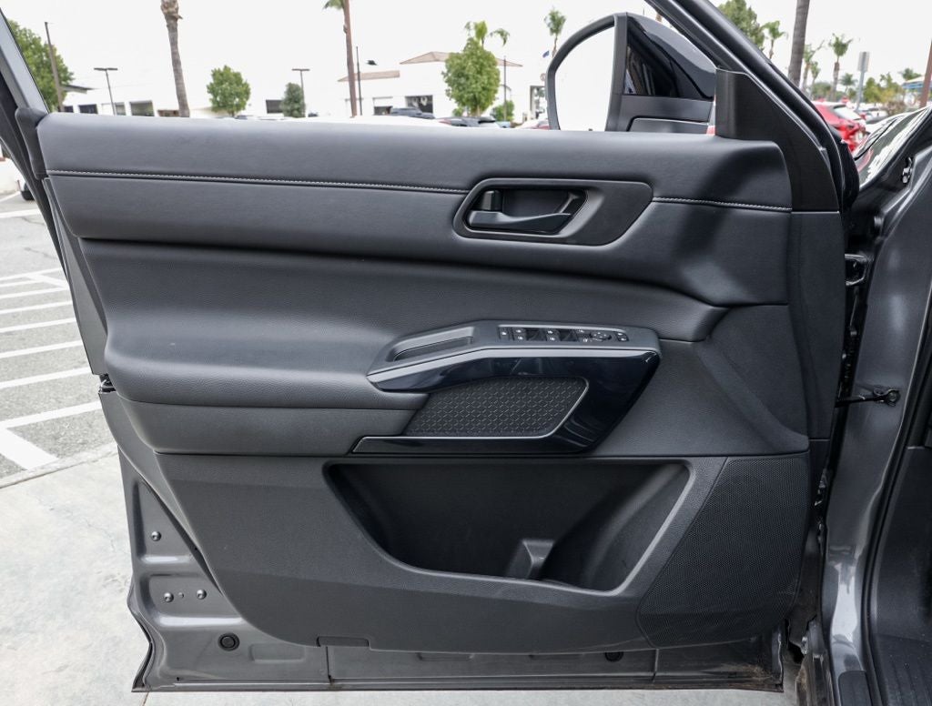 2025 Nissan Pathfinder S