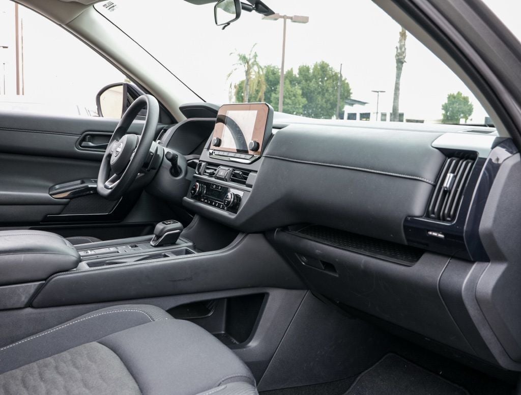 2025 Nissan Pathfinder S