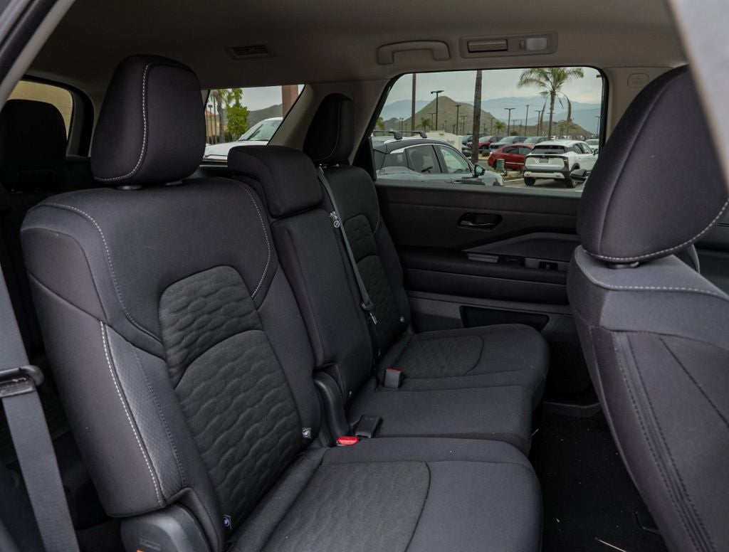 2025 Nissan Pathfinder S