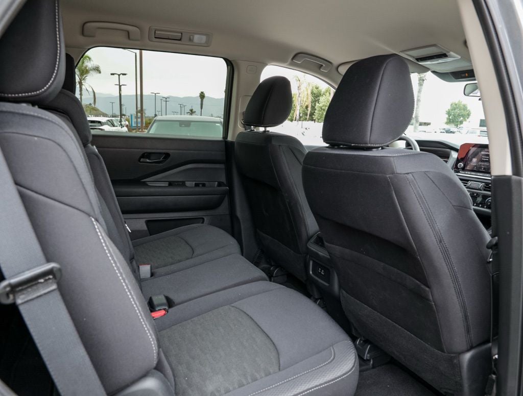 2025 Nissan Pathfinder S