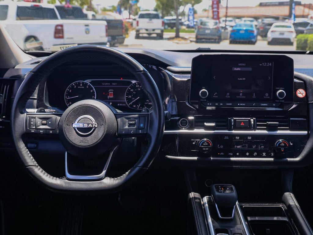 2024 Nissan Pathfinder SV