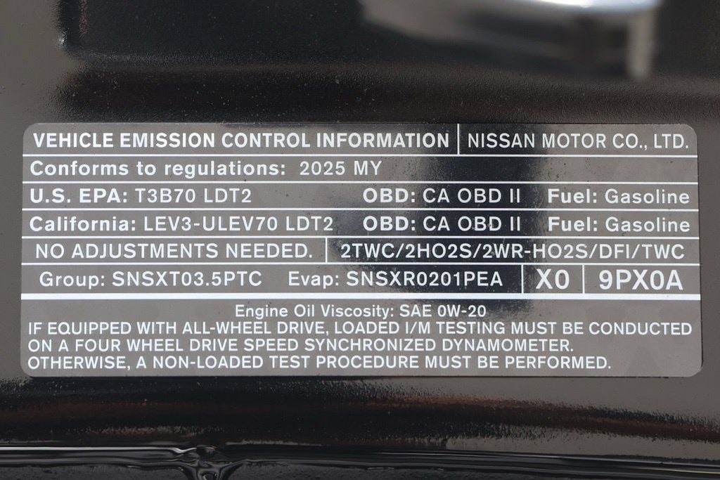 2025 Nissan Pathfinder SV