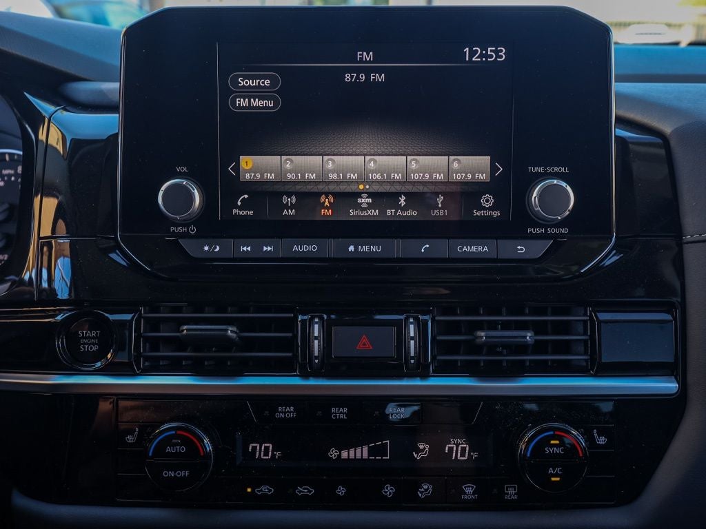 2025 Nissan Pathfinder SV