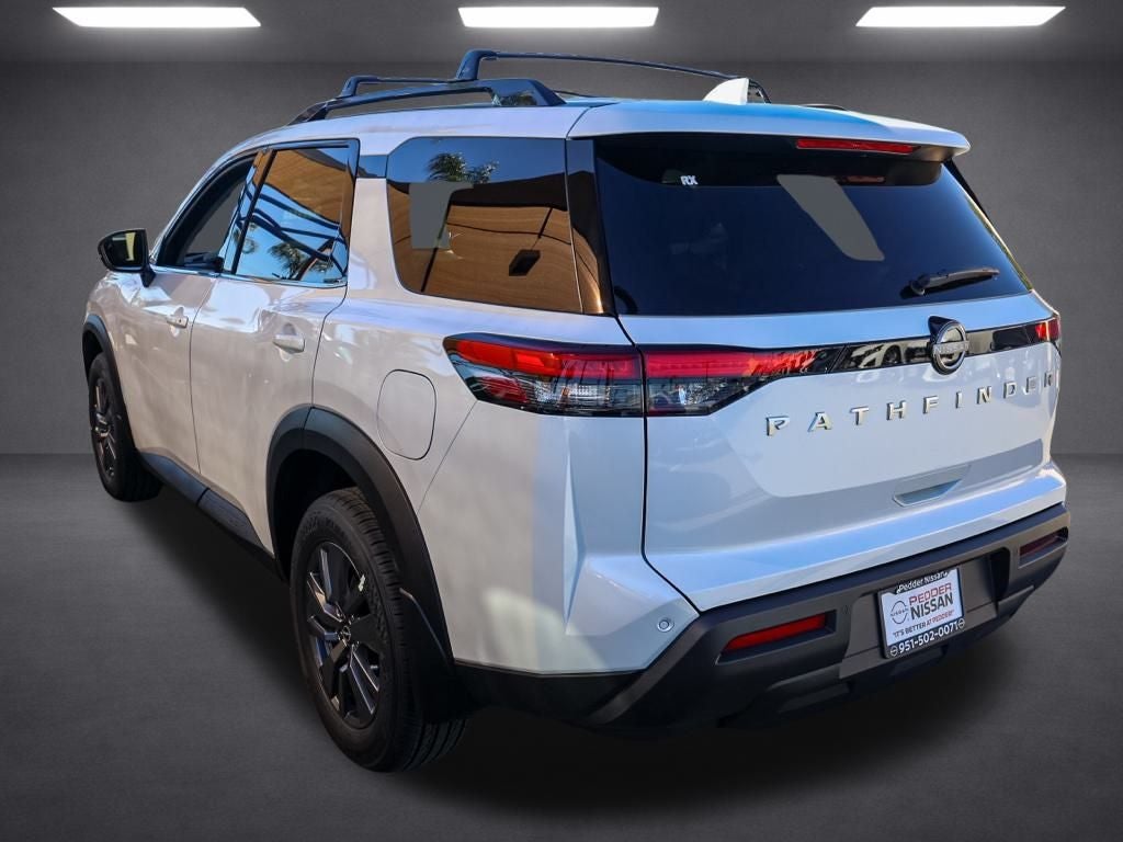 2025 Nissan Pathfinder SV
