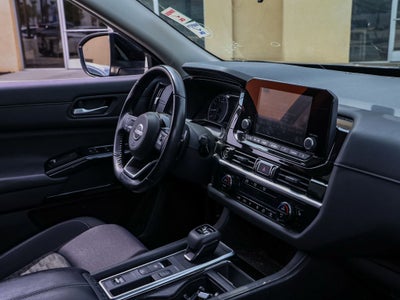 2022 Nissan Pathfinder SV