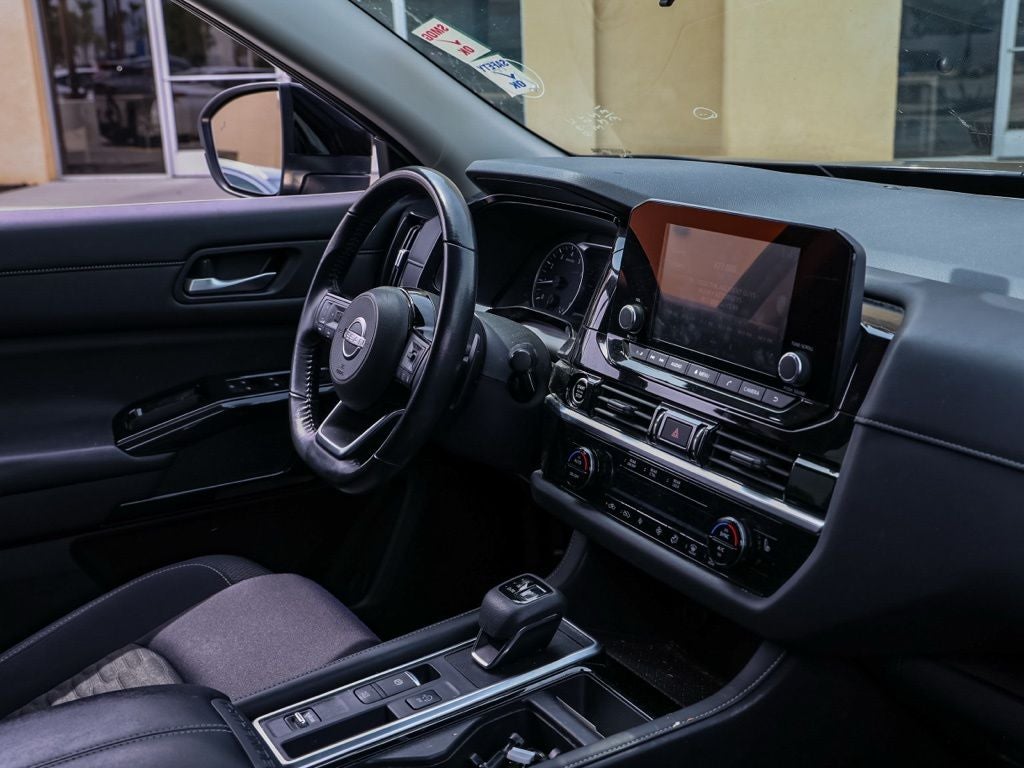 2022 Nissan Pathfinder SV