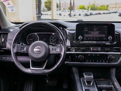 2022 Nissan Pathfinder SV