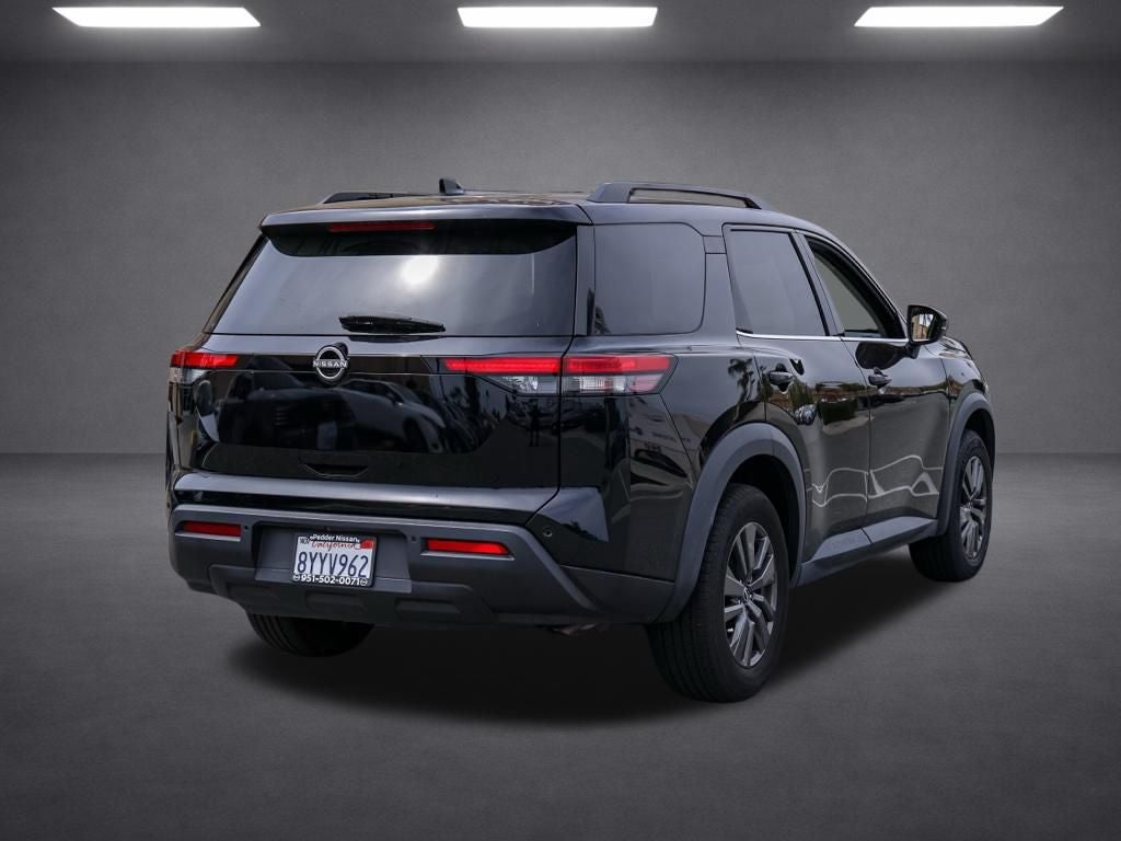 2022 Nissan Pathfinder SV