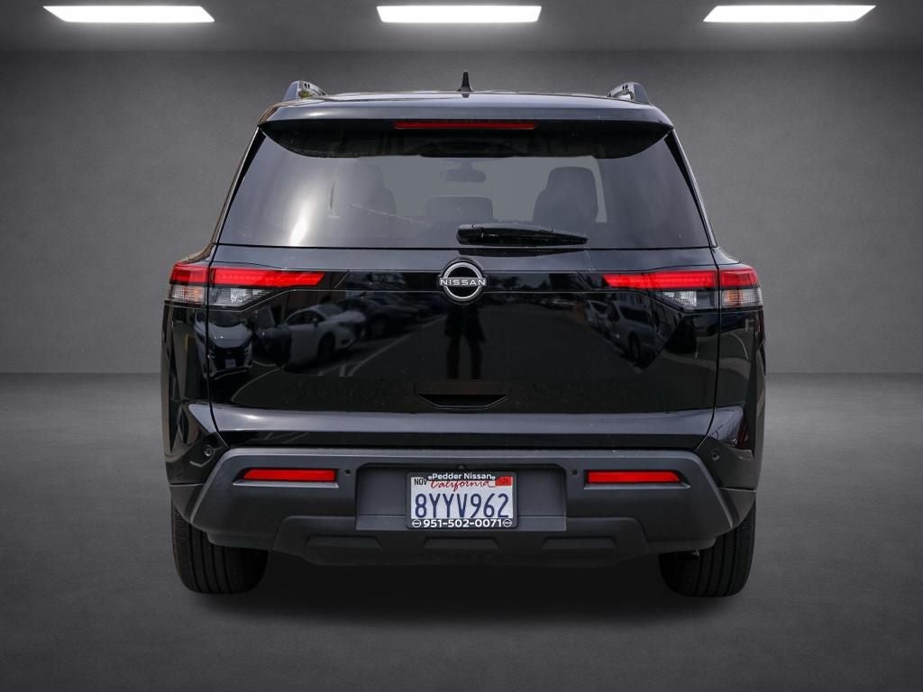 2022 Nissan Pathfinder SV