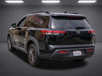 2022 Nissan Pathfinder SV