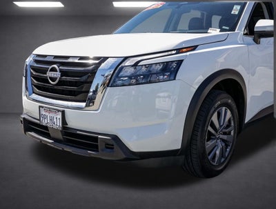 2025 Nissan Pathfinder SV
