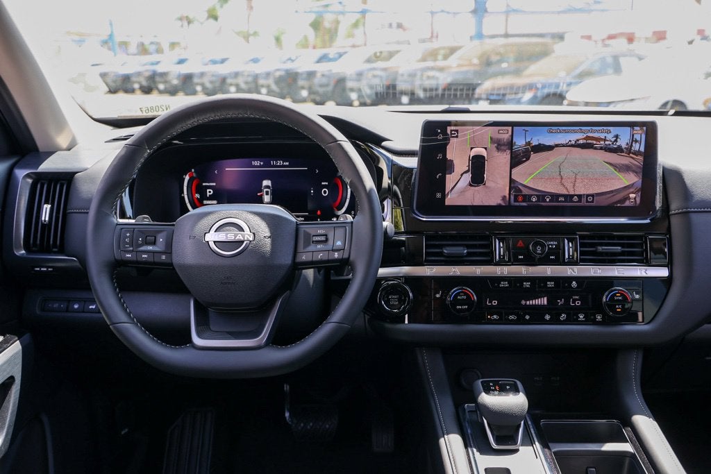 2026 Nissan Pathfinder SL