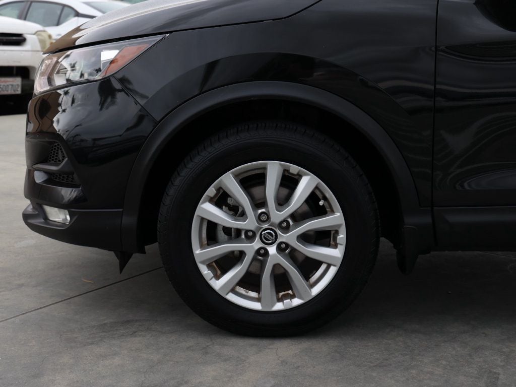 2022 Nissan Rogue Sport SV