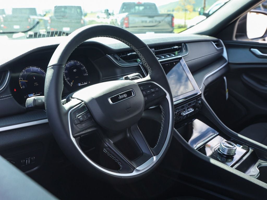 2026 Jeep Grand Cherokee Laredo