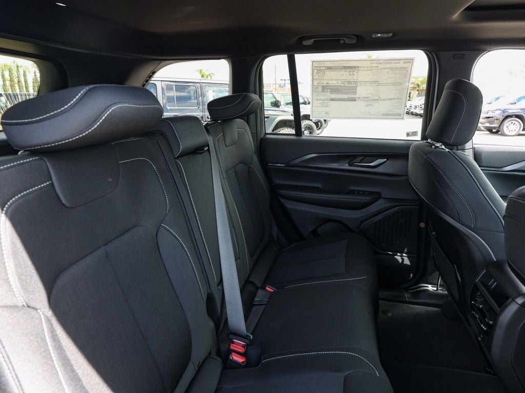 2026 Jeep Grand Cherokee Laredo