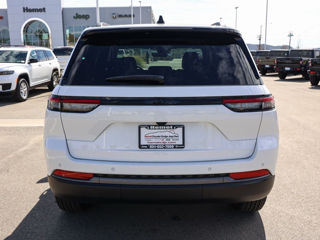 2026 Jeep Grand Cherokee Laredo