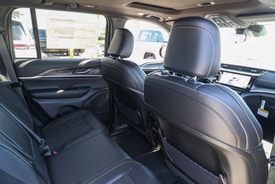 2027 Jeep Grand Cherokee Laredo Altitude