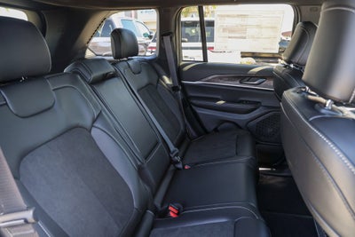 2027 Jeep Grand Cherokee Laredo Altitude