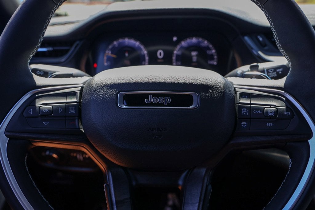 2027 Jeep Grand Cherokee Laredo Altitude