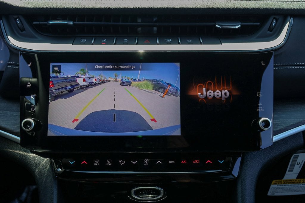 2027 Jeep Grand Cherokee Laredo Altitude