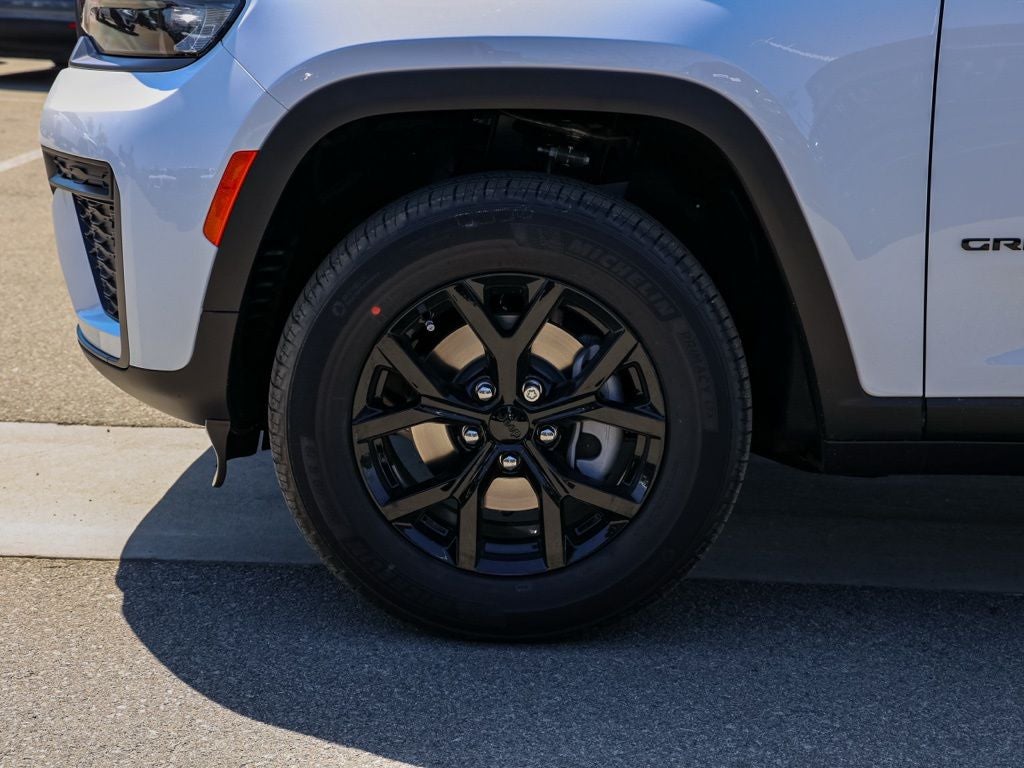 2026 Jeep Grand Cherokee Laredo Altitude