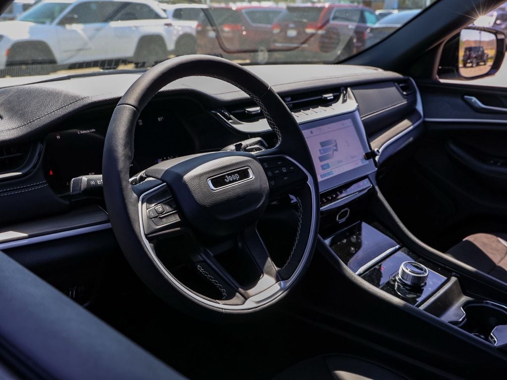 2026 Jeep Grand Cherokee Laredo Altitude