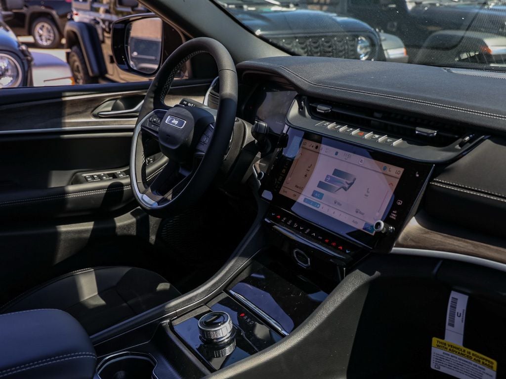 2026 Jeep Grand Cherokee Laredo Altitude